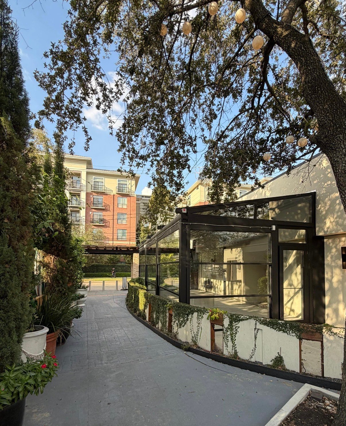 Restaurant pergola in Houston