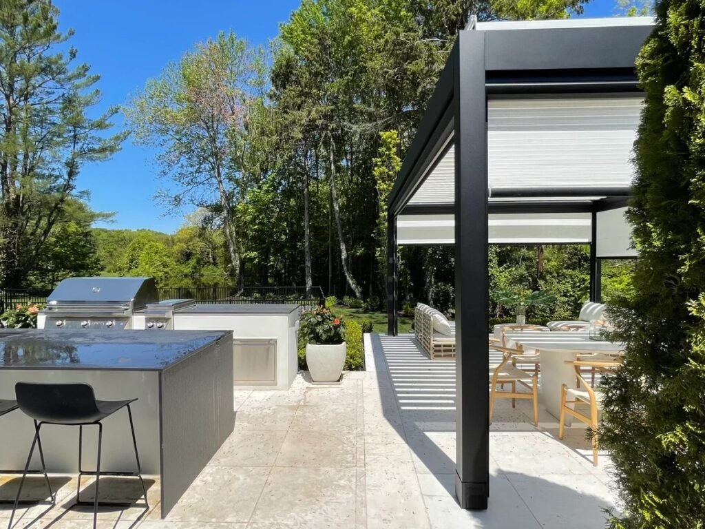 Outdoor kitchen with aluminum roof and side screens